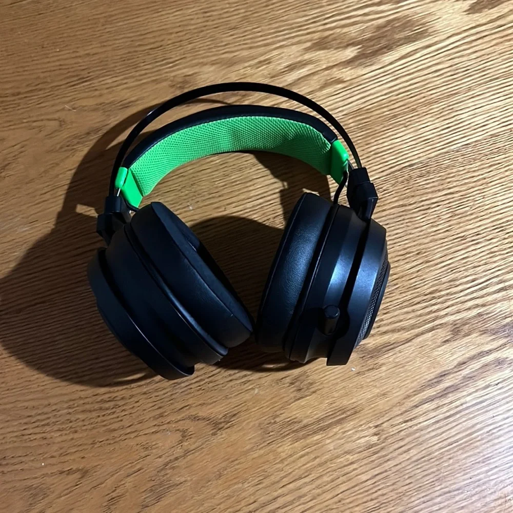 Razer - Nari Ultimate Wireless THX Spatial Audio Gaming Headset